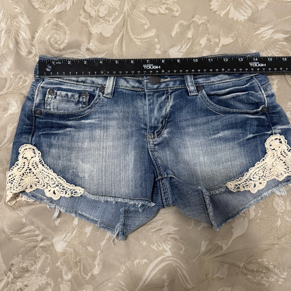 Vanilla Star Blue Denim Jean Shorts With Lace Inserts Size 5 - Picture 5 of 6